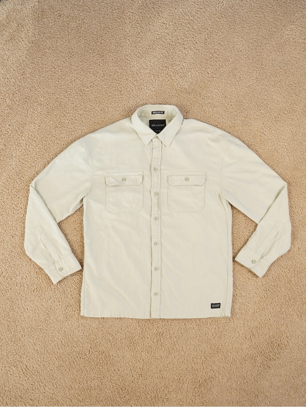 Hollister Men's Light Green Button-Down Shirt with Chest Pockets